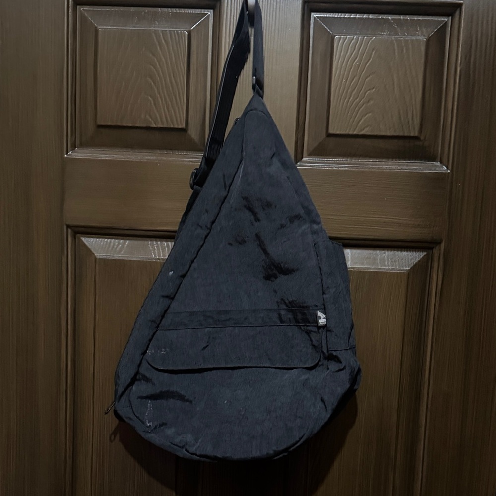 Ameribag Healthy bag one shoulder sling backpack in black Nylon